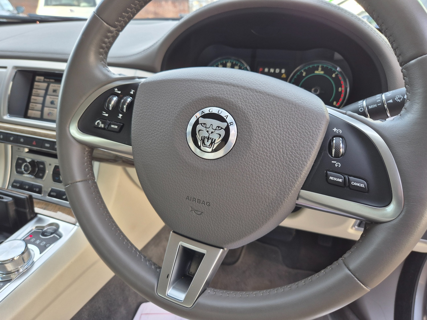 Used Jaguar XF 2013 for sale - 75835507: Photo 11