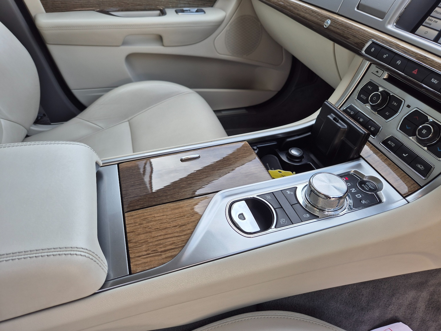 Used Jaguar XF 2013 for sale - 75835507: Photo 14