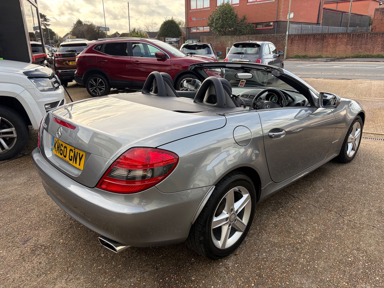 Used Mercedes-Benz SLK 2010 for sale - 77533697: Photo 8