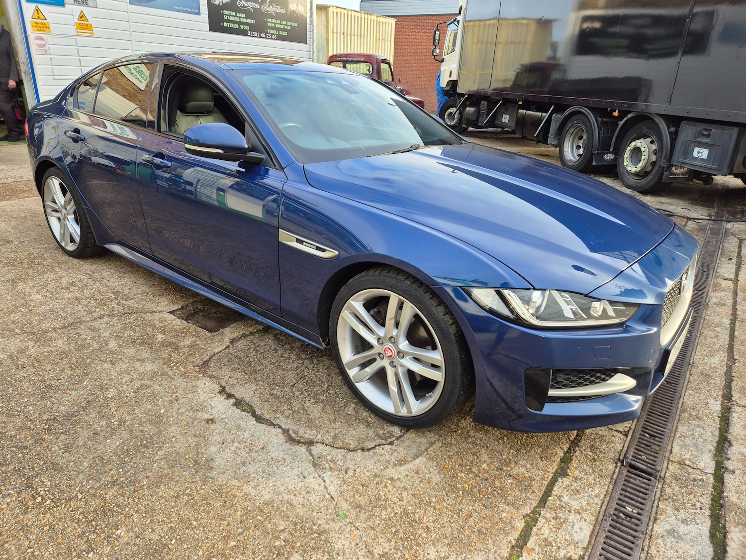 Used Jaguar XE 2016 for sale - 76429530: Photo 1