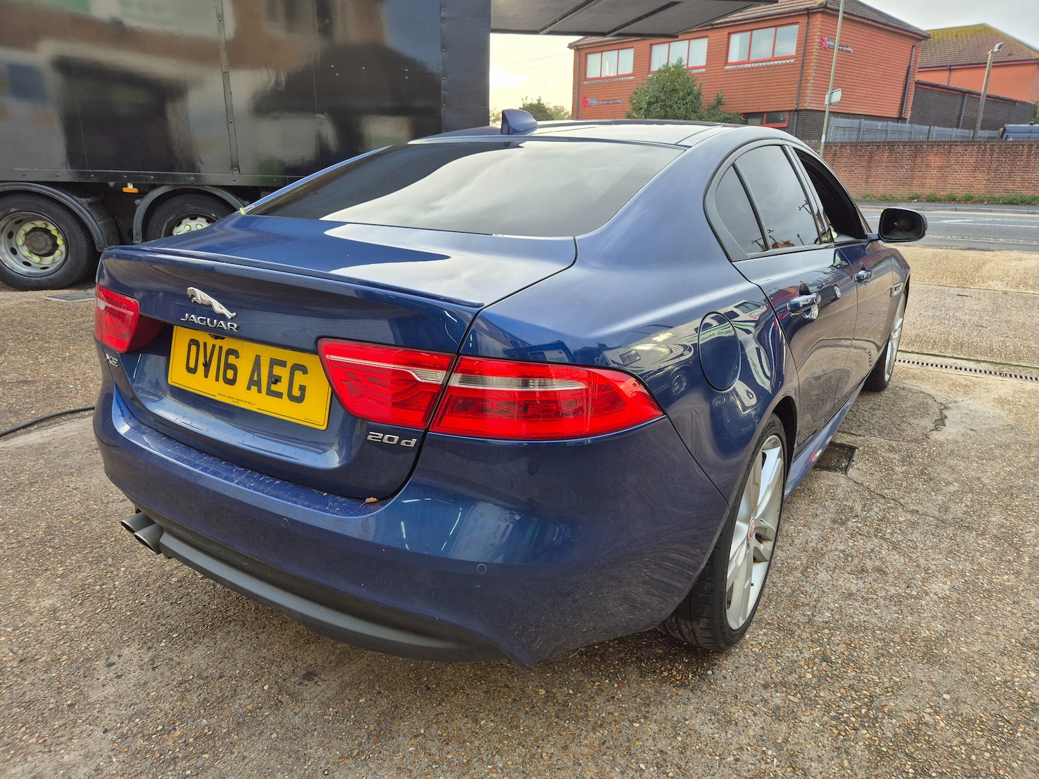 Used Jaguar XE 2016 for sale - 76429530: Photo 2
