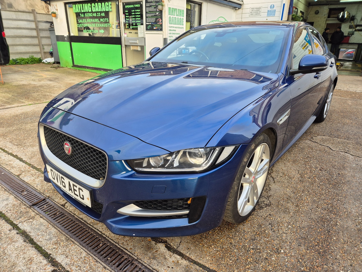 Used Jaguar XE 2016 for sale - 76429530: Photo 4