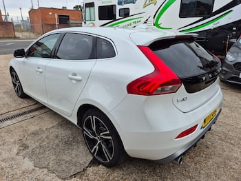 Used Volvo V40 2017 for sale - 79739326: Photo