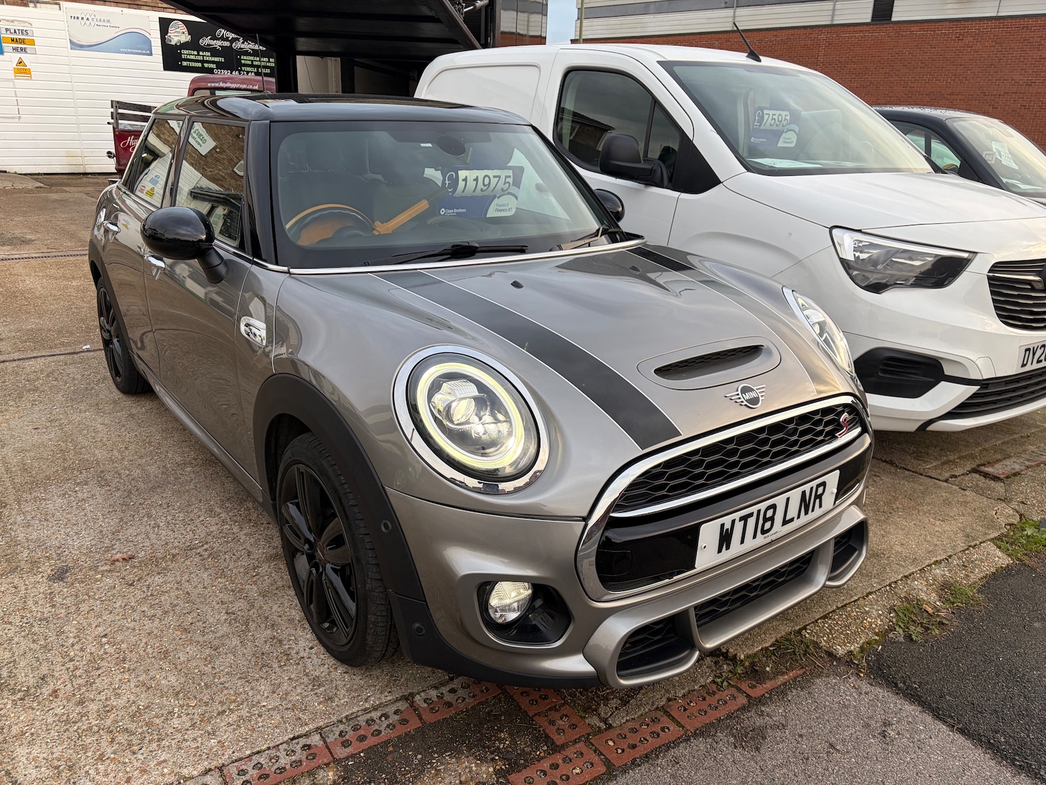 Used MINI Hatch 2018 for sale - 76480772: Photo 1