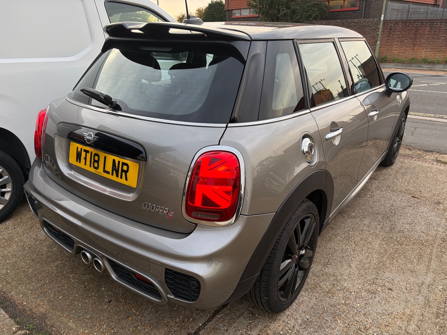Used MINI Hatch 2018 for sale - 76480772: Photo 2