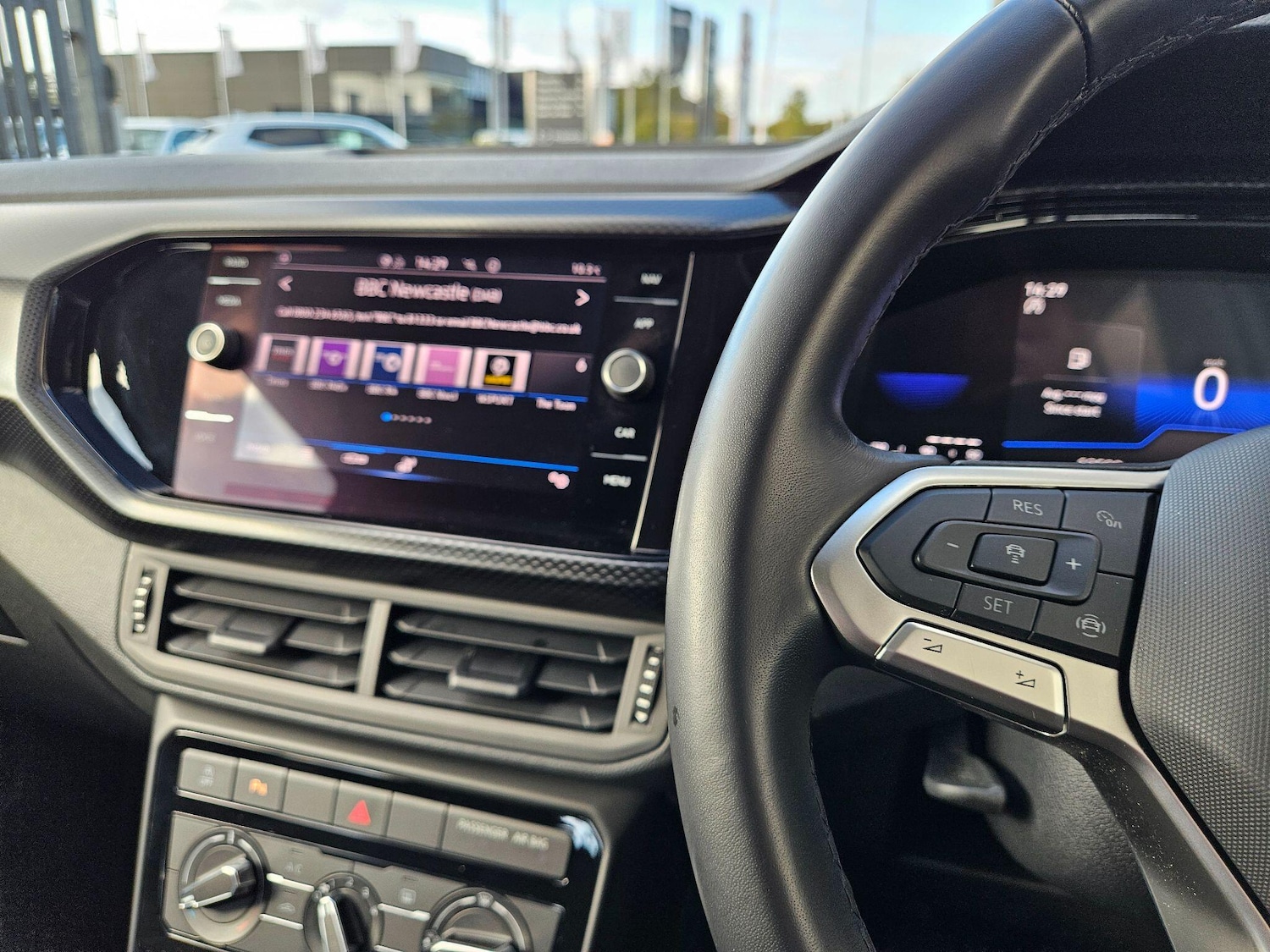 Used Volkswagen T-Cross 2023 for sale - 76424403: Photo 15