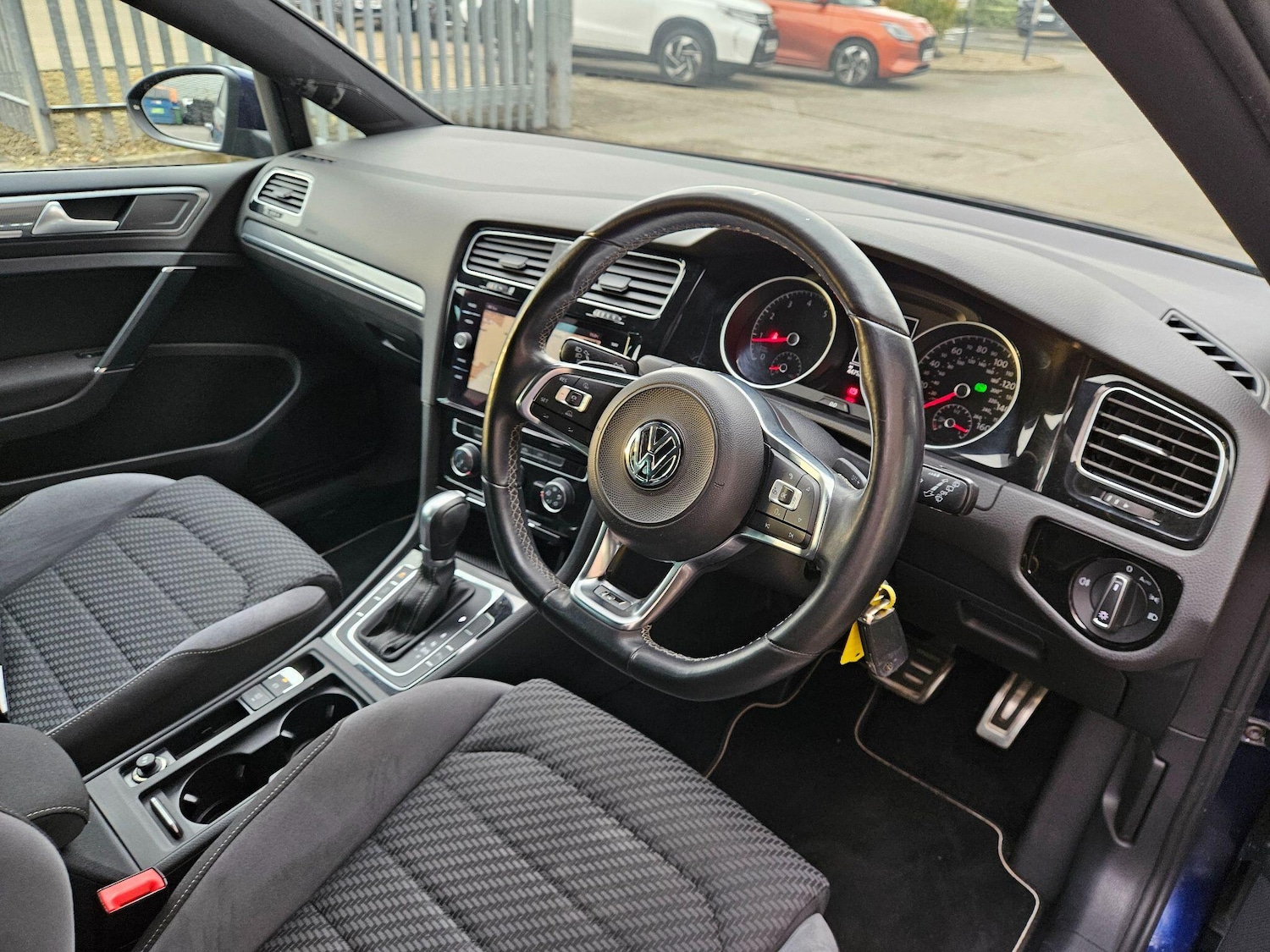 Used Volkswagen Golf 2017 for sale - 76839502: Photo 11