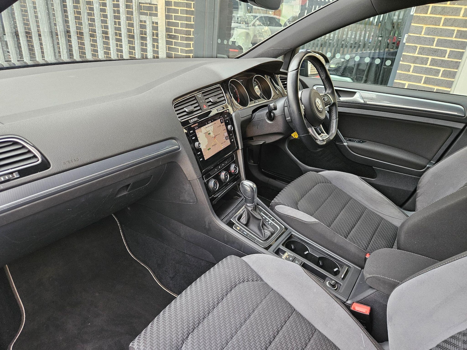 Used Volkswagen Golf 2017 for sale - 76839502: Photo 13