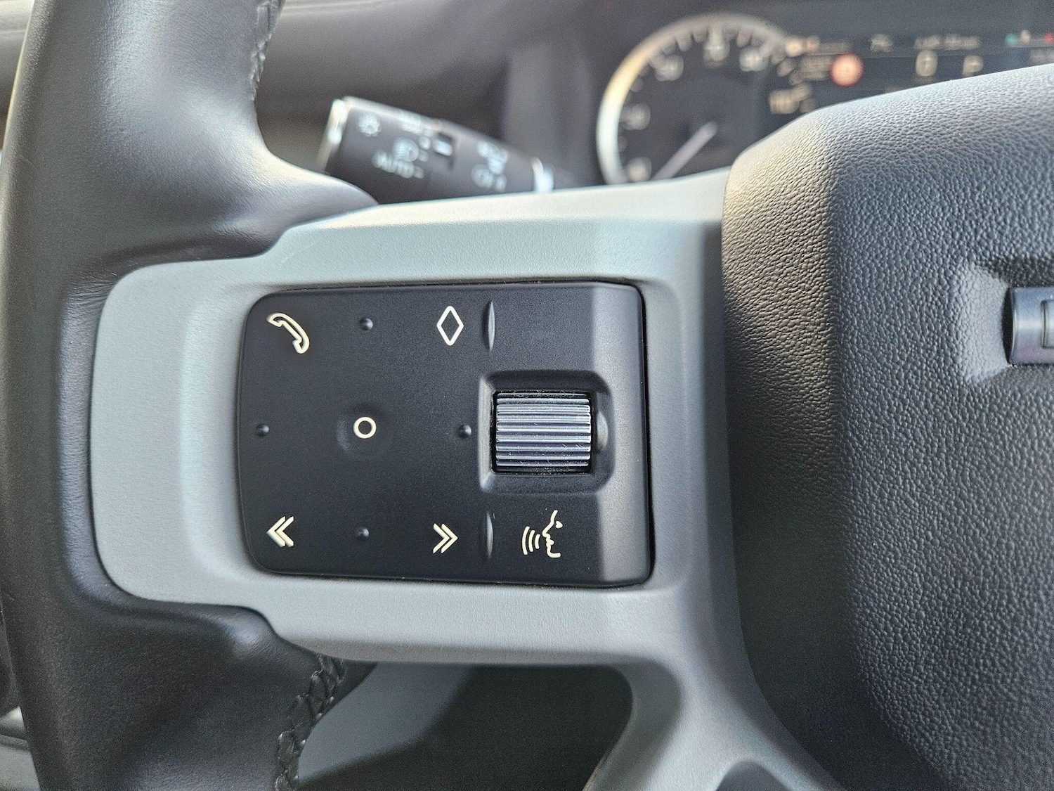 Used Land Rover Defender 2022 for sale - 77230370: Photo 15