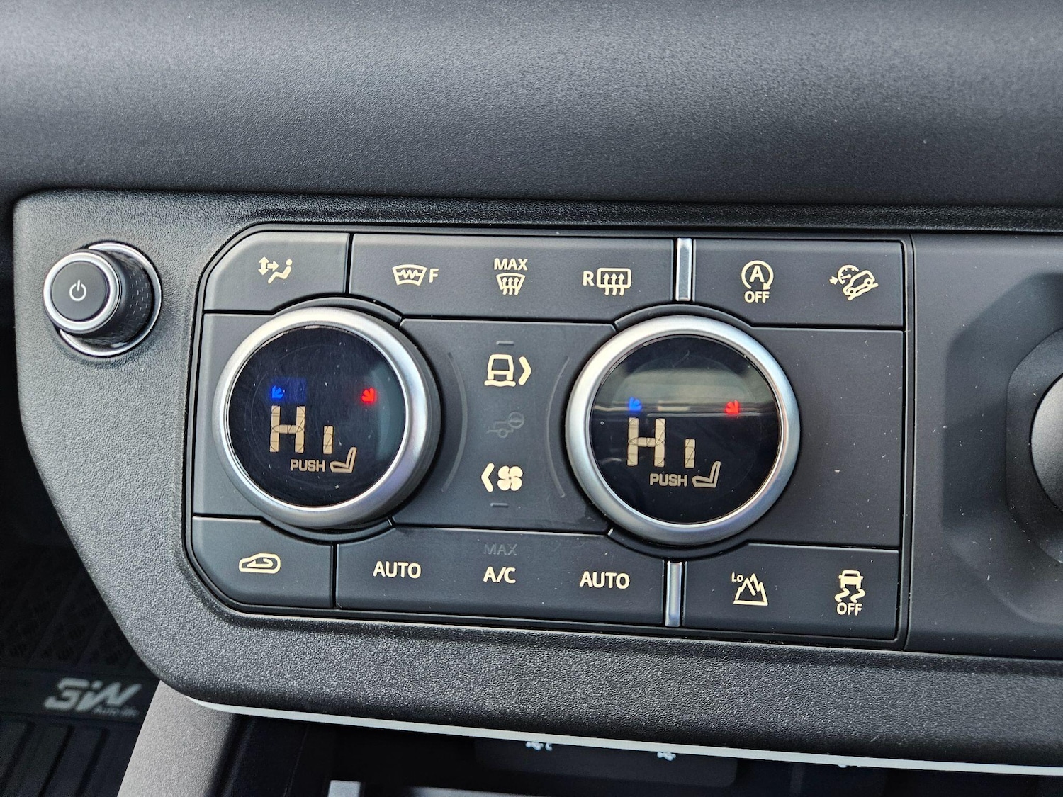 Used Land Rover Defender 2022 for sale - 77230370: Photo 18