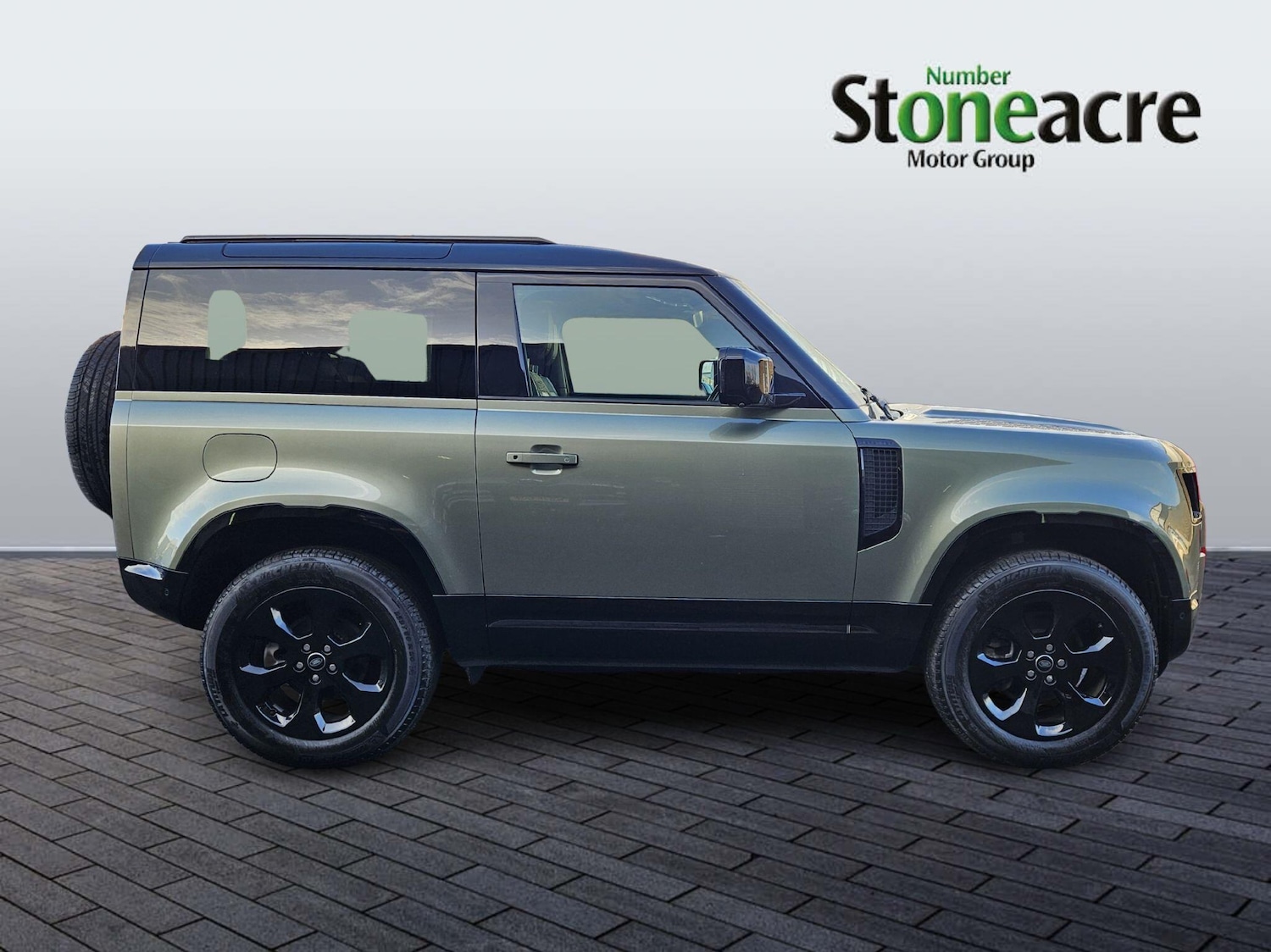 Used Land Rover Defender 2022 for sale - 77230370: Photo 2