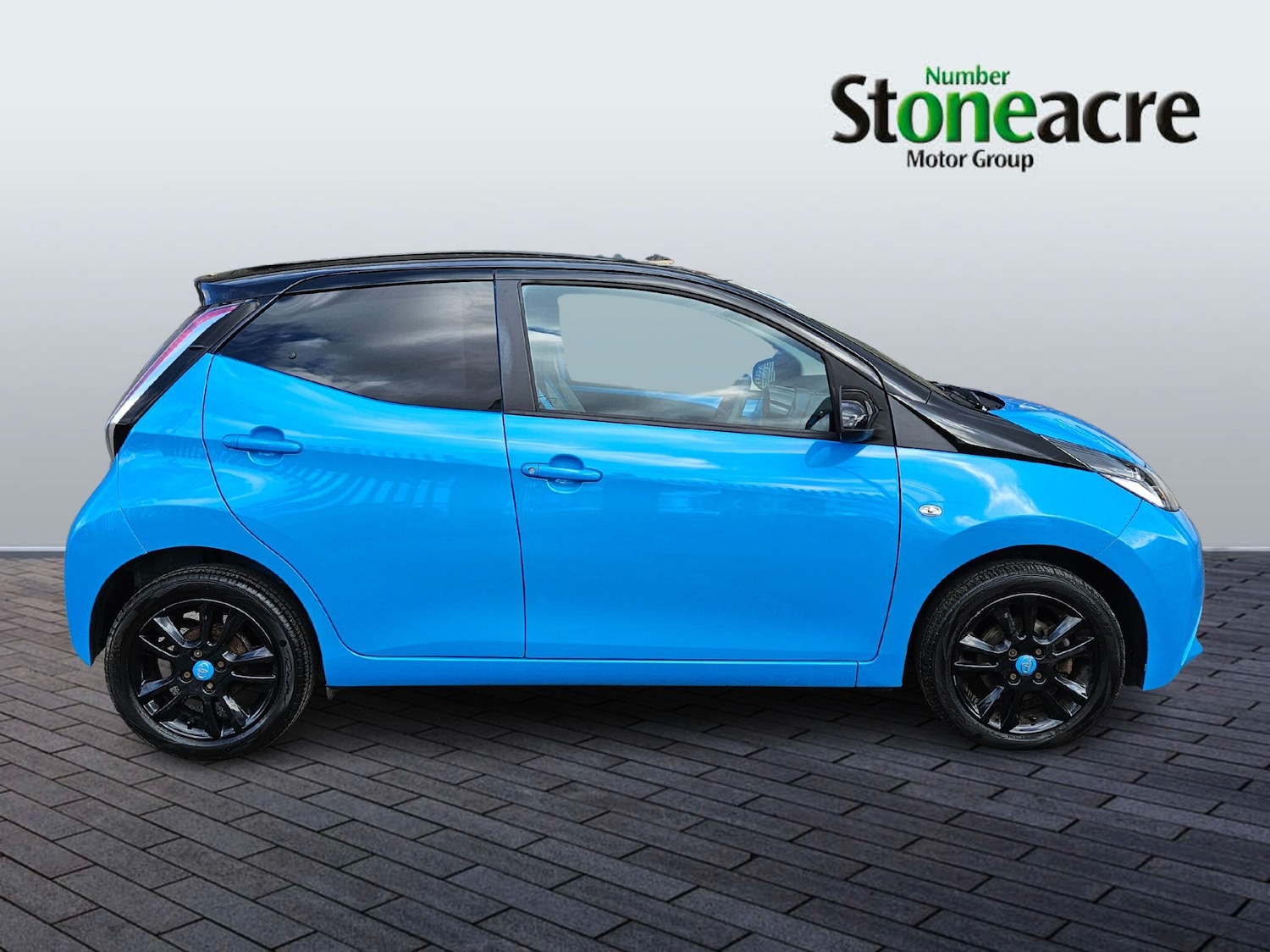 Used Toyota AYGO 2015 for sale - 77925136: Photo 2