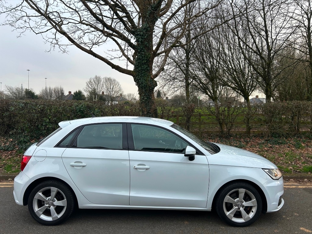 Used Audi A1 2015 for sale - 77782028: Photo 2