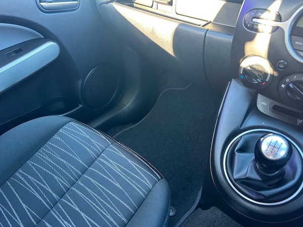 Used Mazda Mazda2 2010 for sale - 76230564: Photo 22