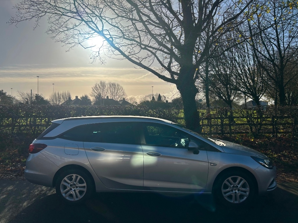 Used Vauxhall Astra 2019 for sale - 76630378: Photo 2