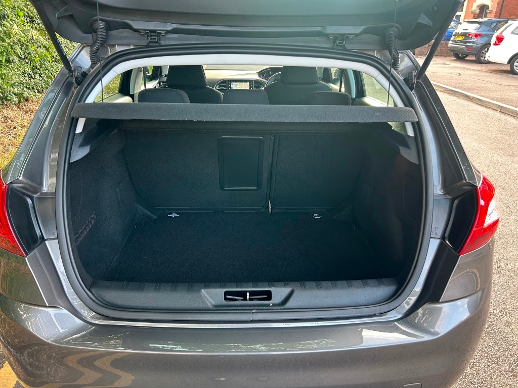 Used Peugeot 308 2017 for sale - 76230562: Photo 8