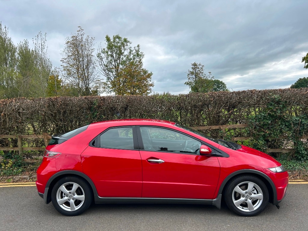 Used Honda Civic 2011 for sale - 76230563: Photo 2