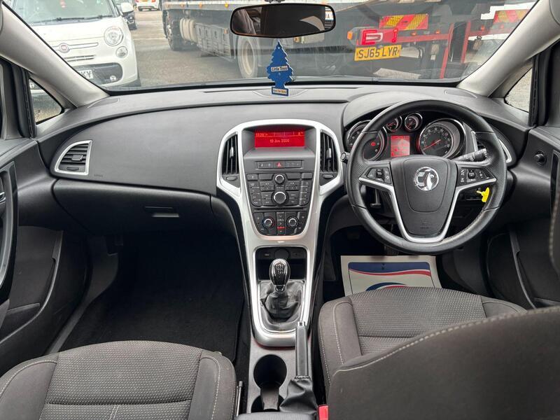 Used Vauxhall Astra 2015 for sale - 77574853: Photo 2