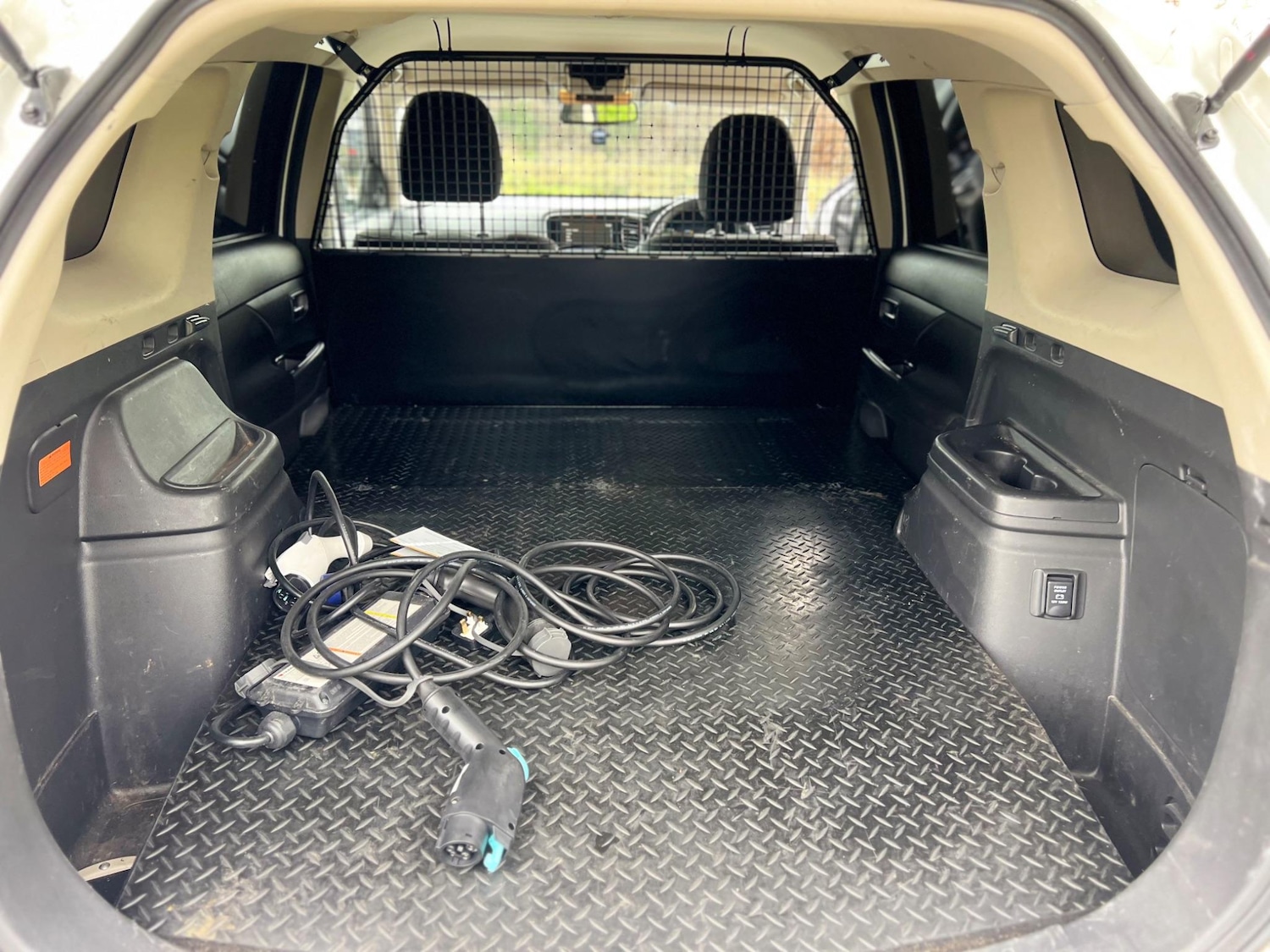 Used Mitsubishi Outlander 2020 for sale - 76550071: Photo 37