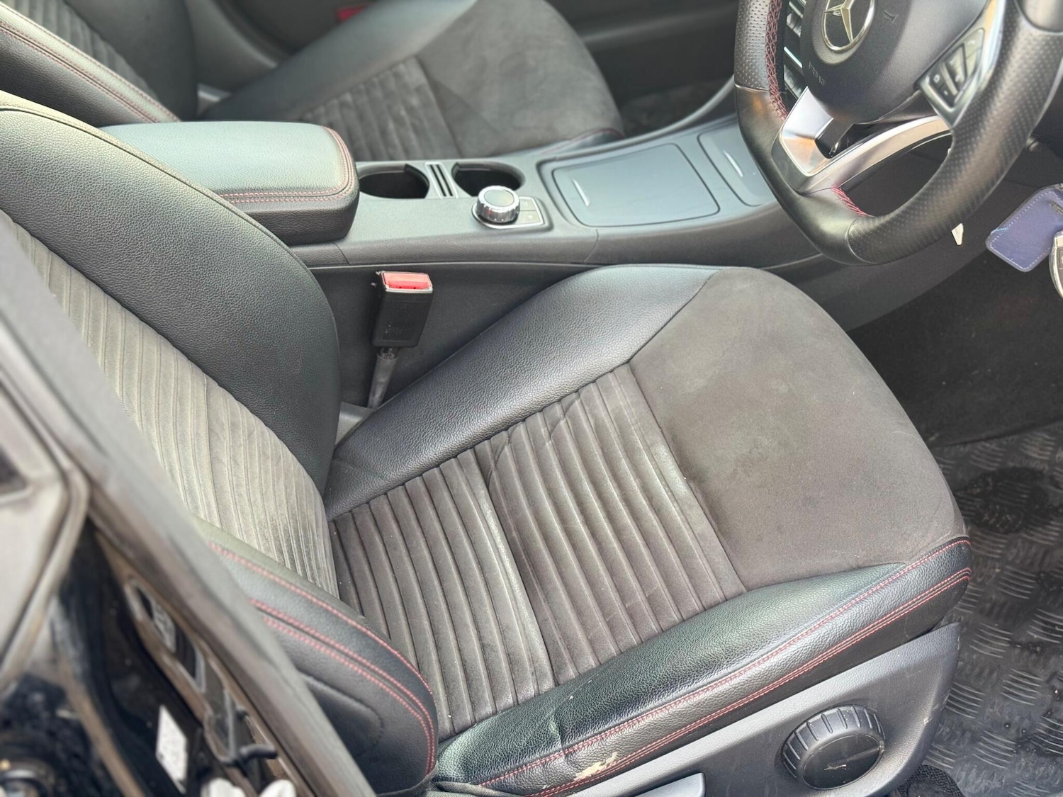 Used Mercedes-Benz CLA 2015 for sale - 76850106: Photo 28