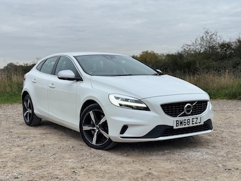 Used Volvo V40 2019 for sale - 76550595: Photo
