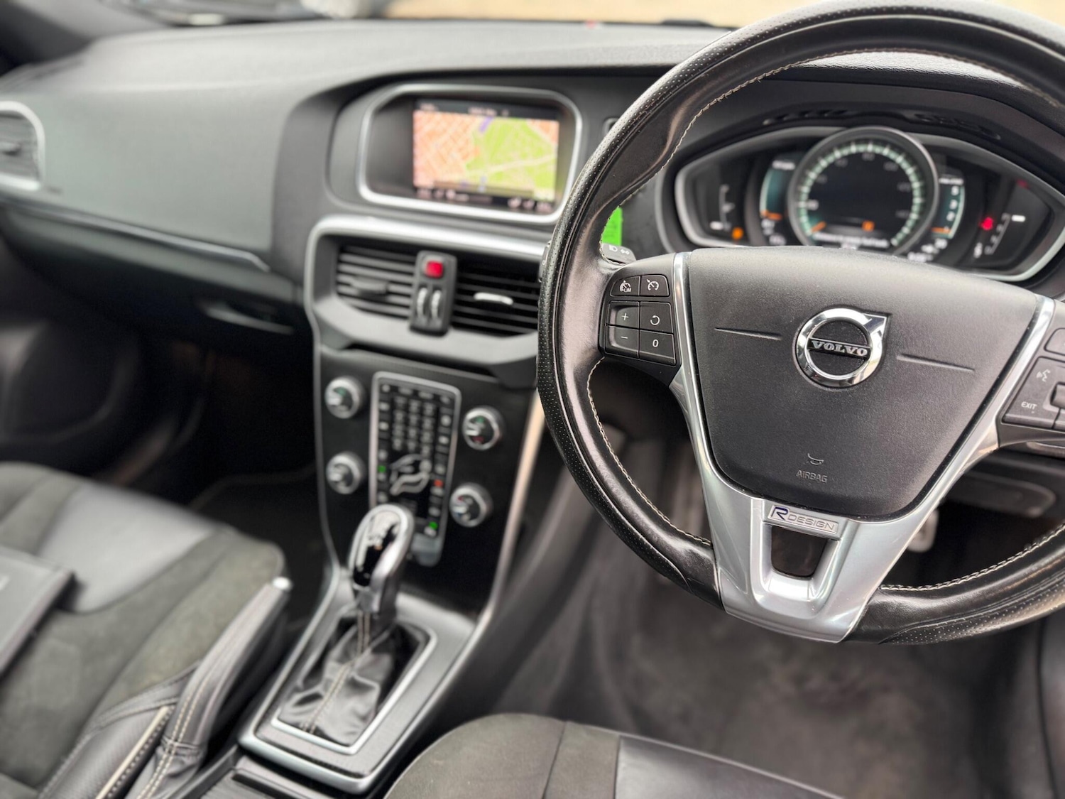 Used Volvo V40 2019 for sale - 76550595: Photo 31