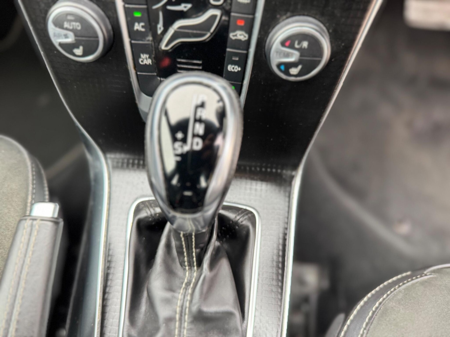 Used Volvo V40 2019 for sale - 76550595: Photo 32