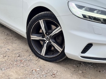 Used Volvo V40 2019 for sale - 76550595: Photo