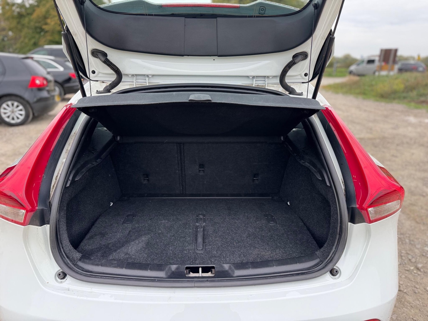 Used Volvo V40 2019 for sale - 76550595: Photo 41