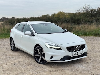 Used Volvo V40 2019 for sale - 76550595: Photo