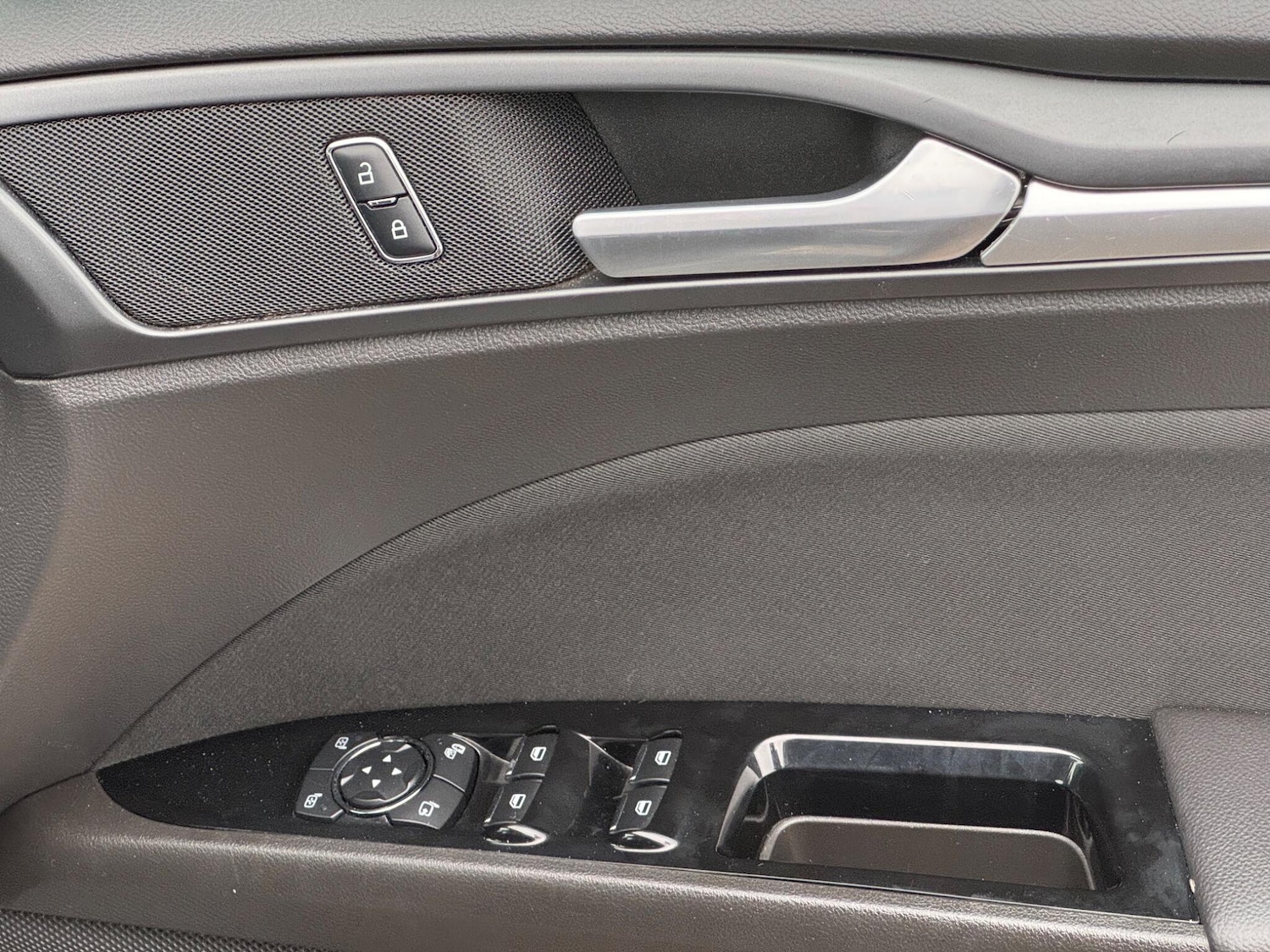 Used Ford Mondeo 2015 for sale - 76824005: Photo 23