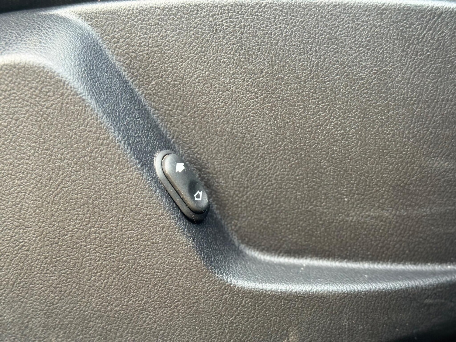 Used Ford S-Max 2011 for sale - 76549332: Photo 21