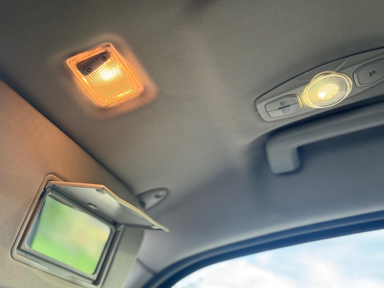 Used Ford S-Max 2011 for sale - 76549332: Photo 32