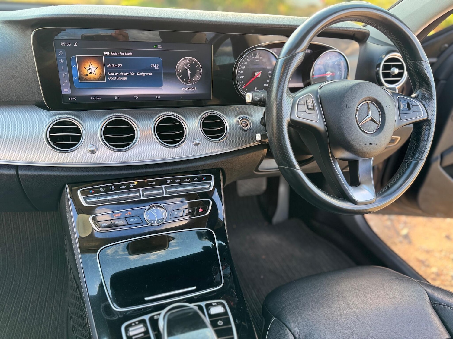 Used Mercedes-Benz E Class 2017 for sale - 76549359: Photo 40