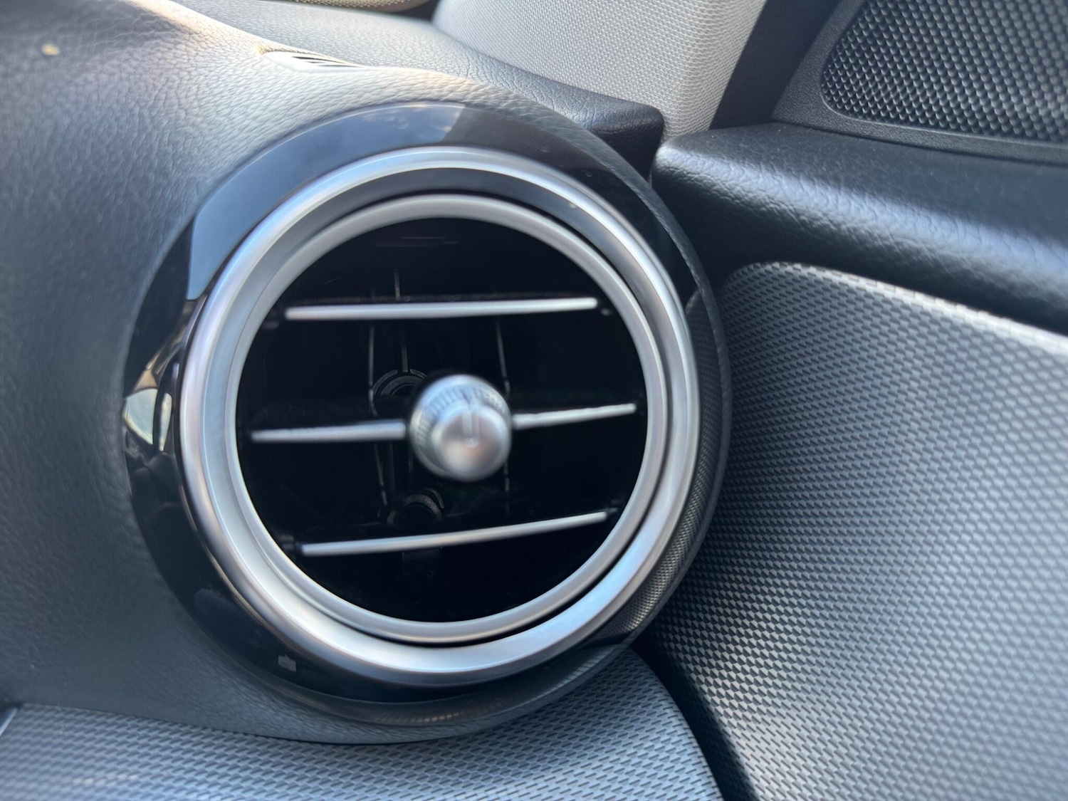 Used Mercedes-Benz E Class 2017 for sale - 76549359: Photo 48