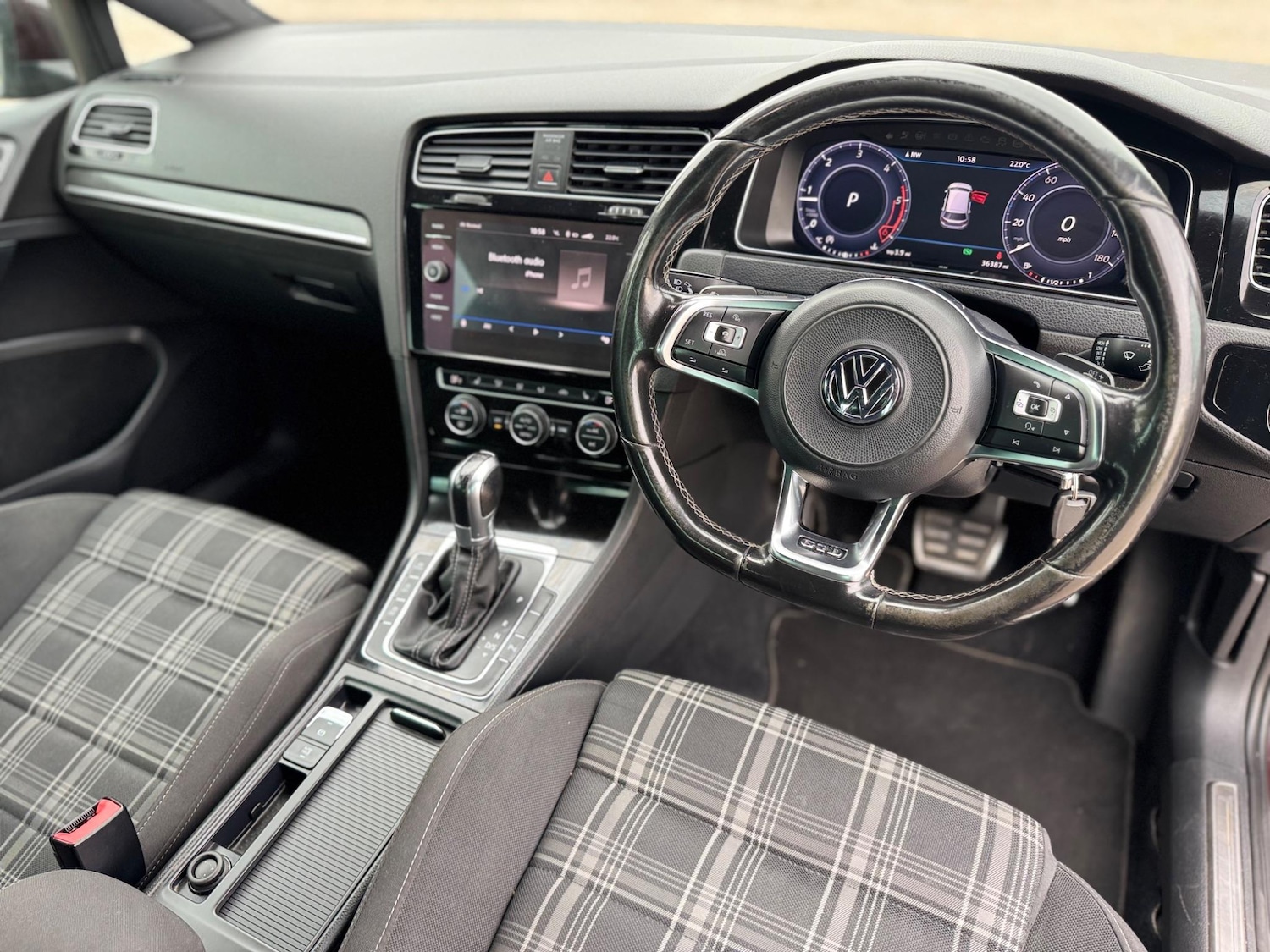 Used Volkswagen Golf 2017 for sale - 76550559: Photo 31