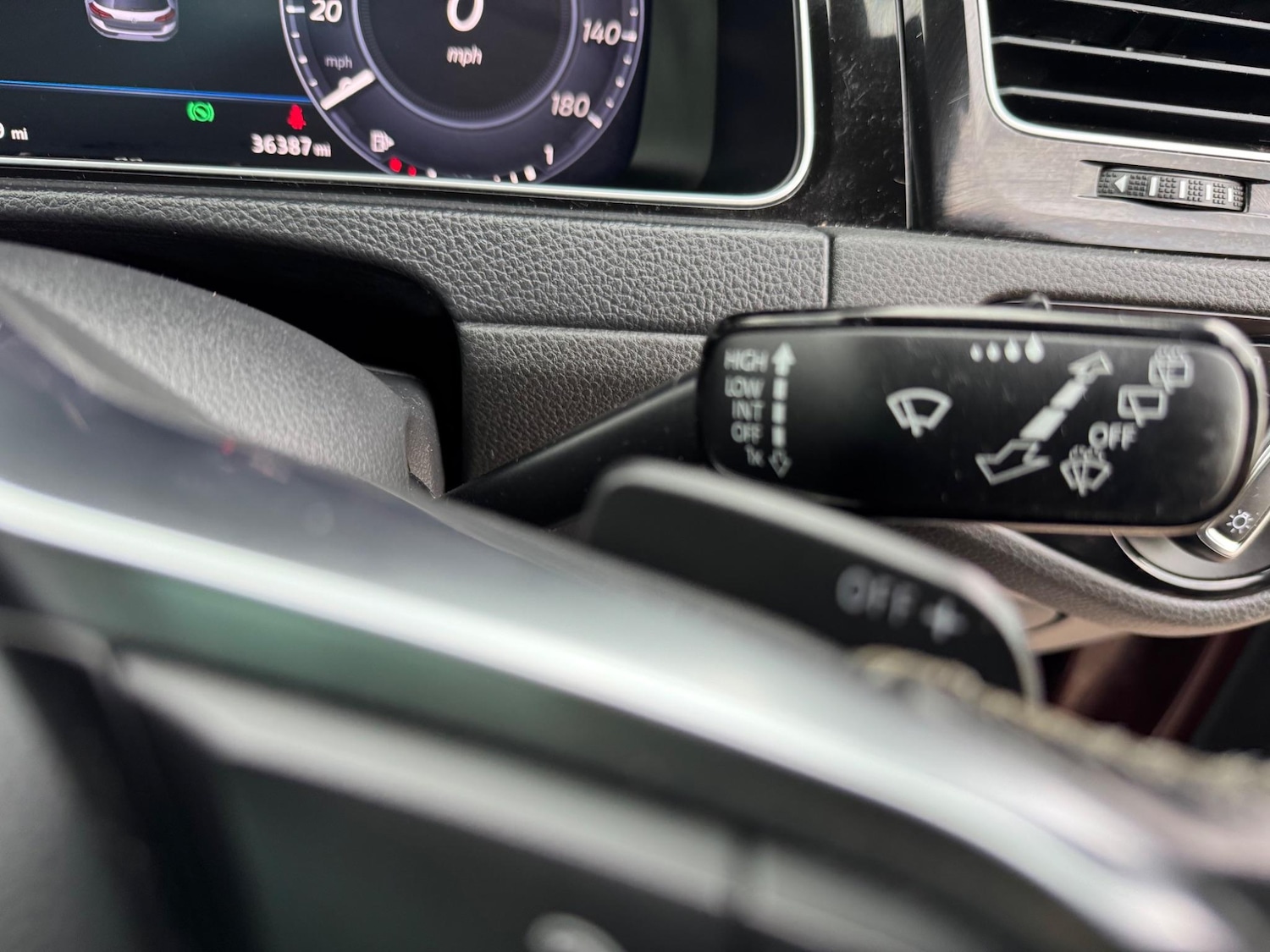 Used Volkswagen Golf 2017 for sale - 76550559: Photo 32