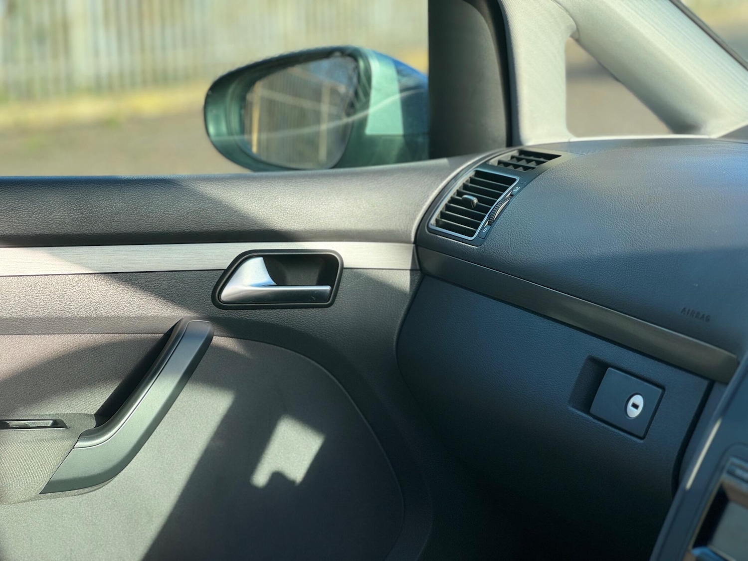 Used Volkswagen Touran 2011 for sale - 76633393: Photo 27