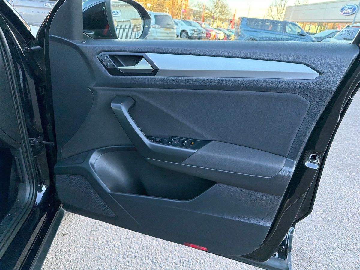 Used Volkswagen T-Roc 2023 for sale - 77111589: Photo 35