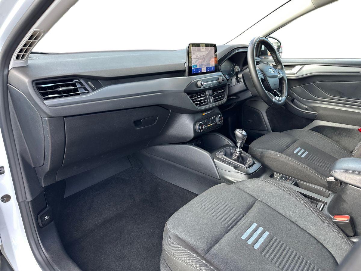 Used Ford Focus 2023 for sale - 76984042: Photo 11