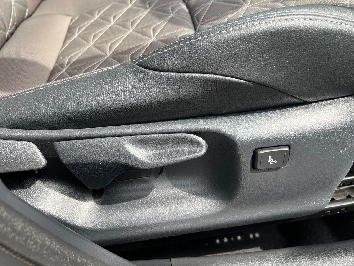 Used Toyota Yaris Cross 2023 for sale - 77047670: Photo 30