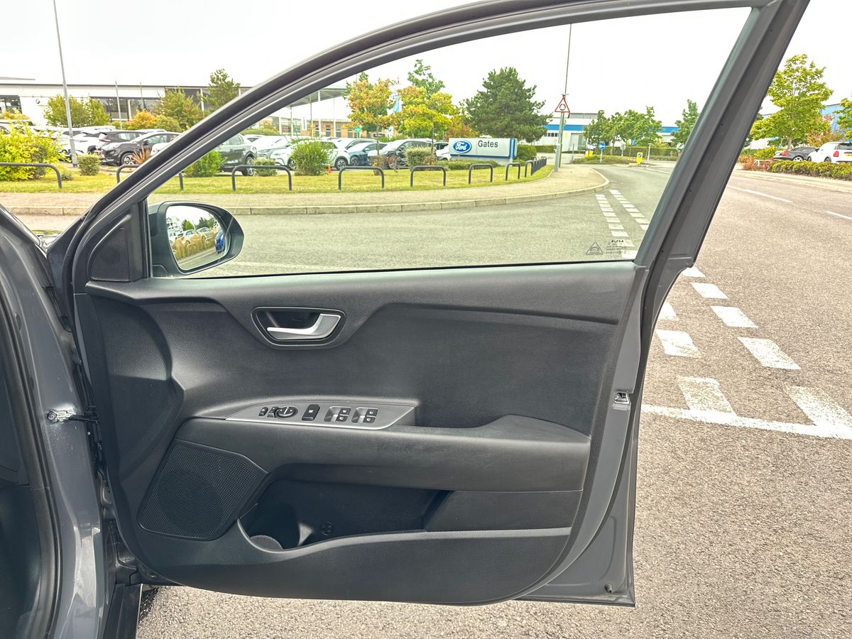 Used Kia Stonic 2022 for sale - 76552470: Photo 35