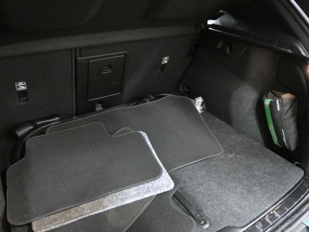 Used Volvo XC40 2022 for sale - 77685253: Photo 35