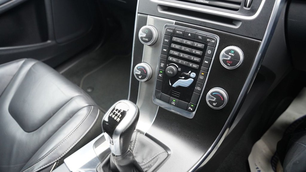 Used Volvo V60 2016 for sale - 78096387: Photo 10