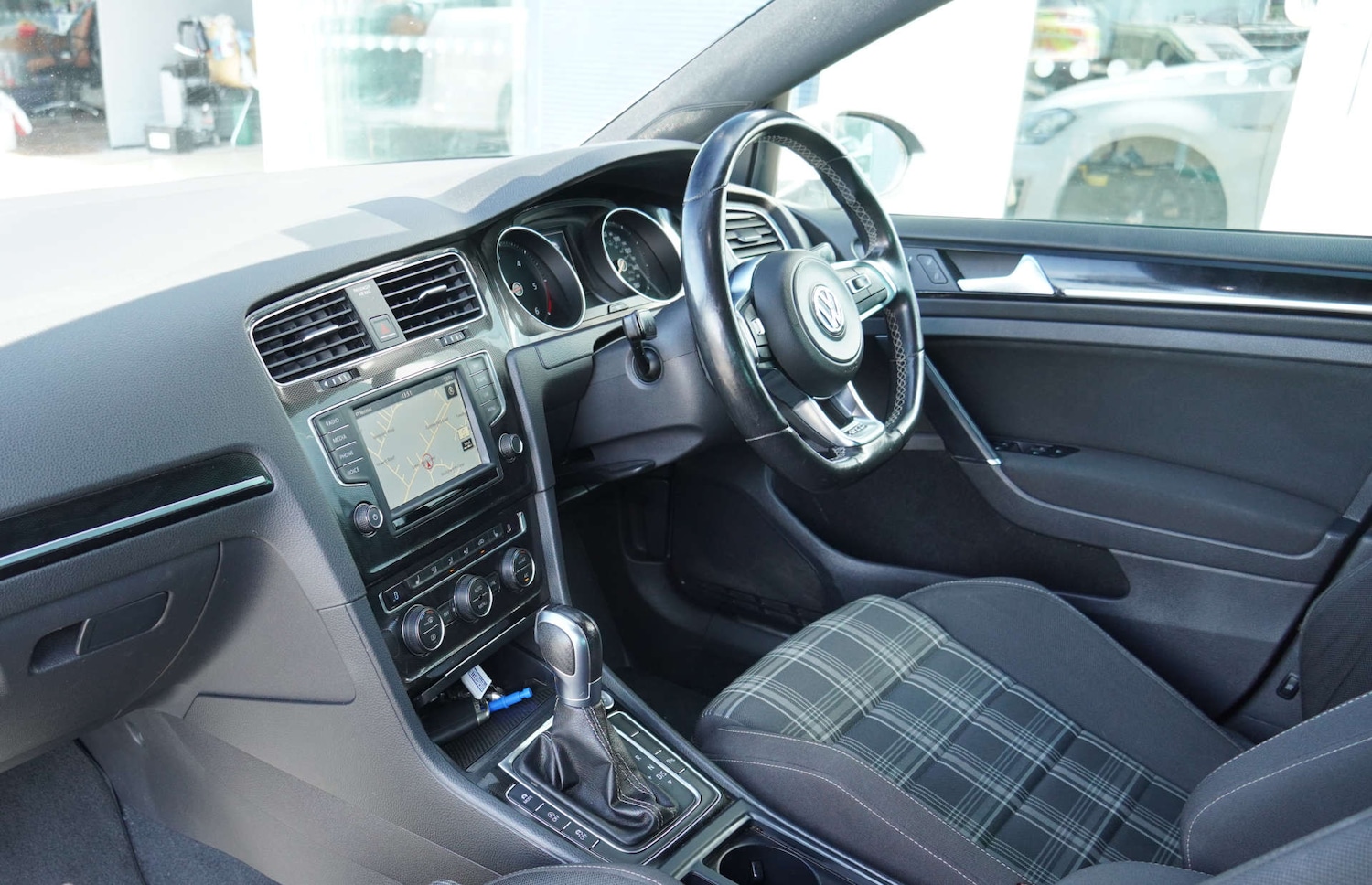 Used Volkswagen Golf 2017 for sale - 76005264: Photo 3