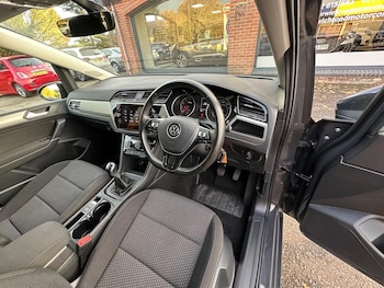 Used Volkswagen Touran 2021 for sale - 77038858: Photo