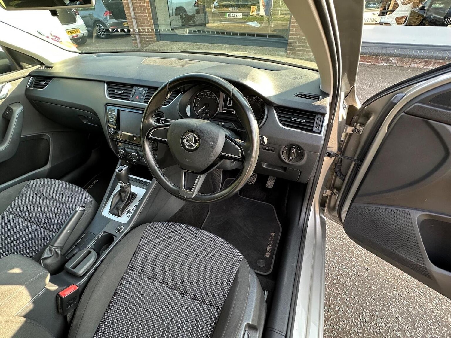 Used Skoda Octavia 2016 for sale - 76510962: Photo 2