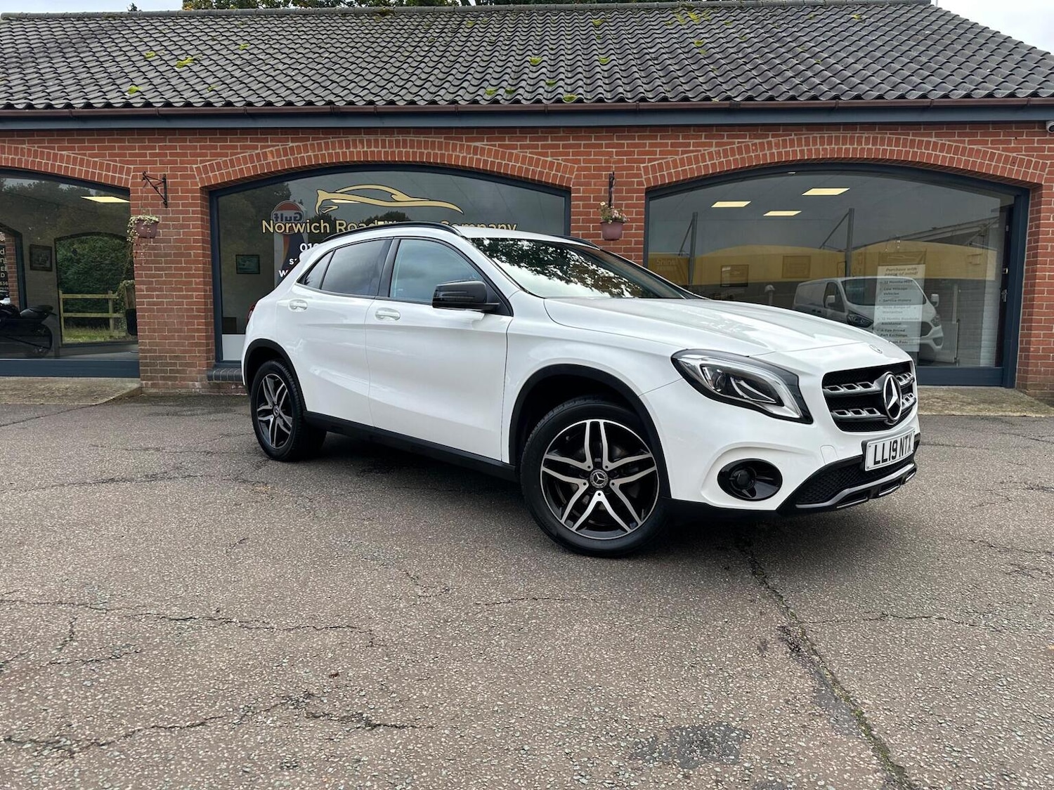 Used Mercedes-Benz GLA 2019 for sale - 76611405: Photo 1