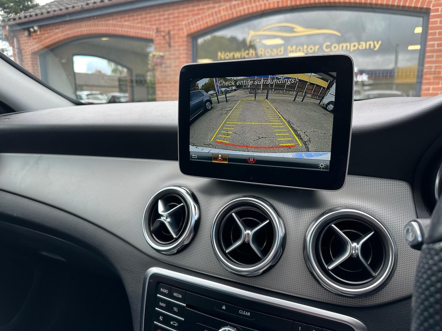 Used Mercedes-Benz GLA 2019 for sale - 76611405: Photo 3