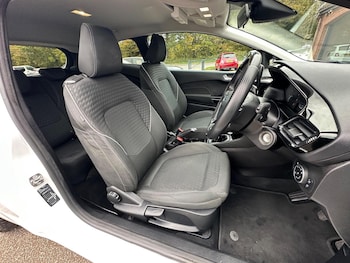 Used Ford Fiesta 2017 for sale - 76510801: Photo